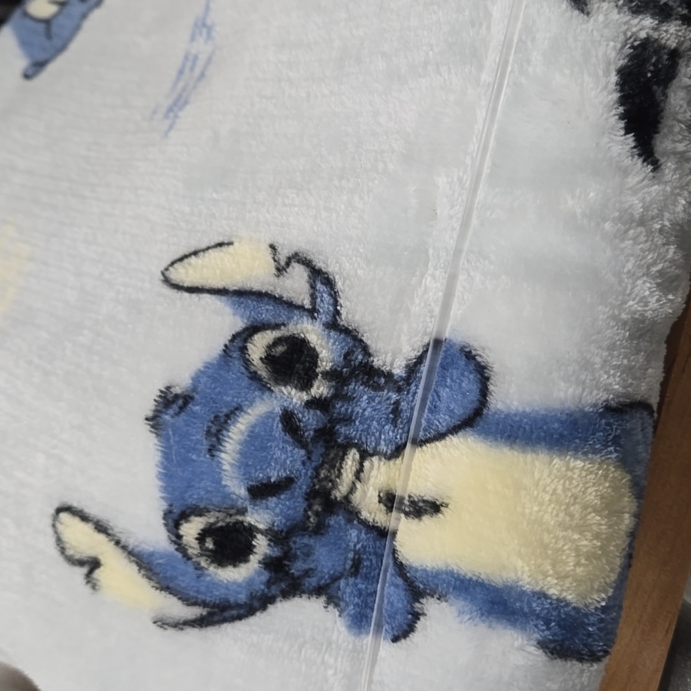 NWT Disney Stitch with Palm Tree Design Throw Blanket, Hawaii - Picture 6 of 6